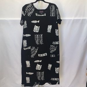 Black and white short sleeve dress